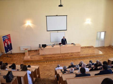 Baytarlıq təbabəti fakültəsinin professor-müəllim heyəti ilə görüş keçirilib