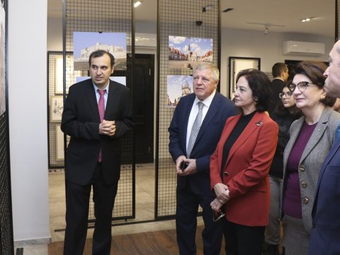 “Dünyanın şah memarlıq əsərləri” - Slovakiyanın tarixi və memarlıq irsi AzMİU-da