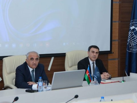UNEC rektoru dekanlar və struktur rəhbərləri görüşüb