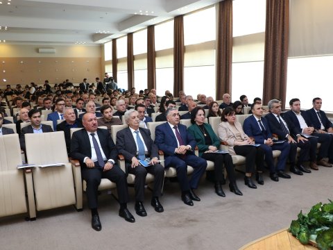AzMİU-da nəqliyyat, yol və logistika komplesinin inkişafı mövzusunda konfrans keçirilir