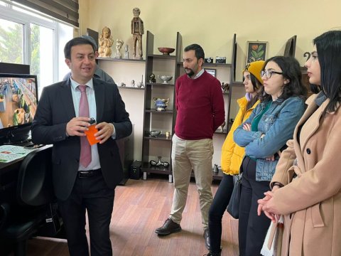 BMU tələbələri istehsalat gəzintisində olublar  