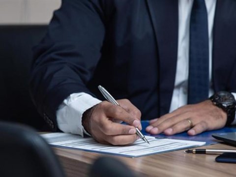 Bu şəxslər dövlət qulluqçusu ola bilməzlər-Diqqət