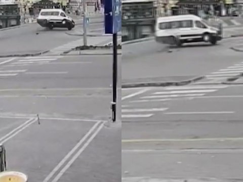 Məktəbliləri daşıyan avtobus aşdı