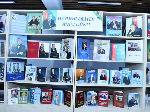 Azİİ e-Kitab Evində “Heydər Əliyev Anım Günü” adlı kitab sərgisi təşkil olunub
