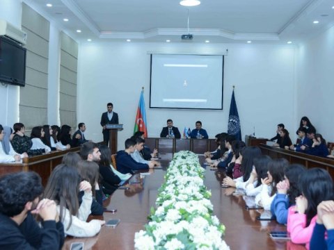 UNEC-də ümummilli lider Heydər Əliyevin əziz xatirəsi anılıb-FOTO