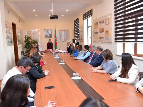 Təltif olunmuş təhsil işçiləri ilə görüş keçirilib  