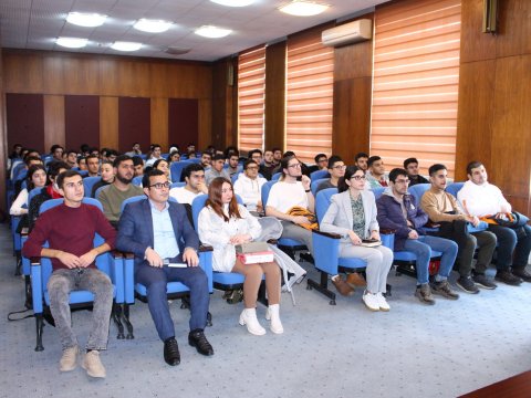 Beynəlxalq səviyyəli mütəxəssislər ADNSU tələbələrinə seminar keçiblər