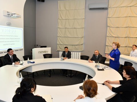 ADNSU-nun rektoru 201 nömrəli orta məktəbin şagirdləri ilə görüşüb