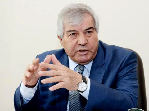 Sabir Rüstəmxanlı: “Görəsən, Azərbaycana bu qədər həkim, müəllim lazımdır?