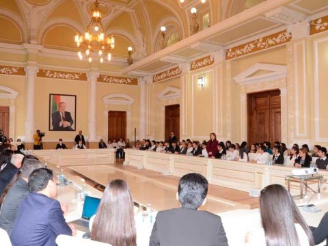 Paytaxt məktəblilərinin müəllifi olduğu növbəti kitab çap edilib-FOTO  