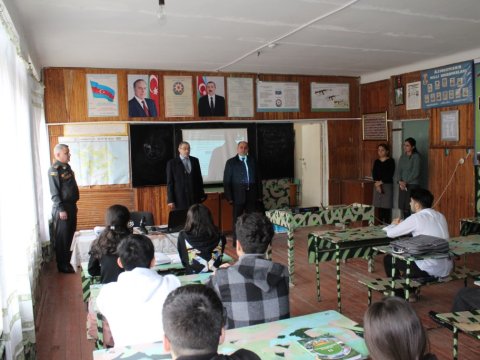 Mühəndislik fakültəsinin əməkdaşları şagirdlərlə görüşüb  
