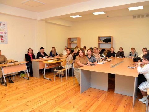 Məktəbəqədər təhsil müəssisələrinin işçiləri təlimlərə cəlb olunub  