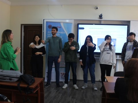 UNEC-d psixoloqla silsilə görüşlər keçirilir-FOTO