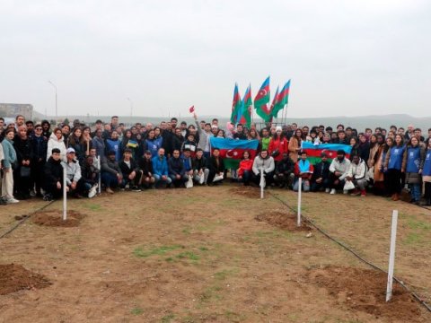 UNEC-in əcnəbi tələbələri ağacəkmə aksiyasında iştirak ediblər 