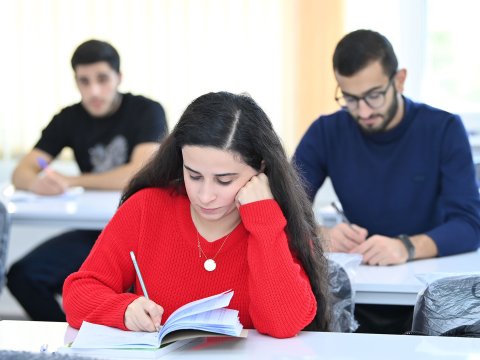 İmtahan sessiyası davam edir