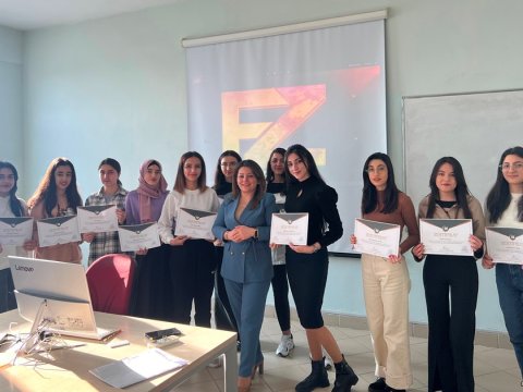 BMU-da təşkil olunmuş ödənişsiz təlimlərin iştirakçılarına sertifikatlar verilib