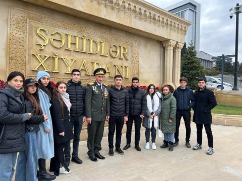  UNEC tələbələri Şəhidlər Xiyabanını ziyarət edib