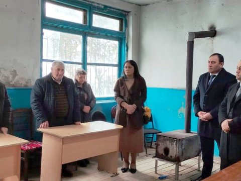 Elm və təhsil nazirinin müşaviri İmişlidə sanitar qovşaq problemi olan məktəbə gedib  