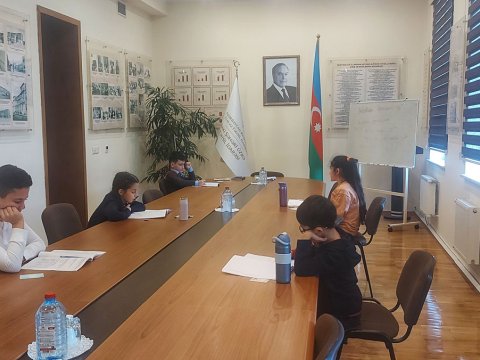 İstedadlı şagirdlər imtahan verib