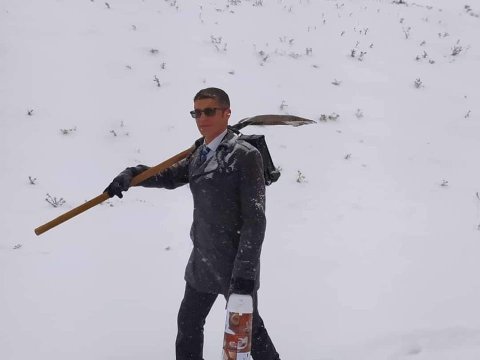 Dərs üçün hər gün 28 km qət edən müəllim: “Bir çoxumuz aylıq qazancını elə yol puluna xərcləyir”