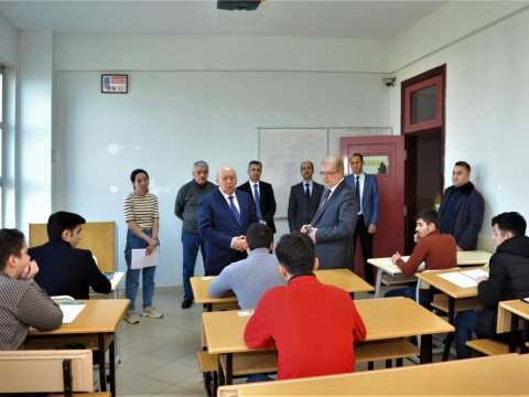 BMU-nun rektoru imtahan sessiyasının gedişi ilə tanış olub