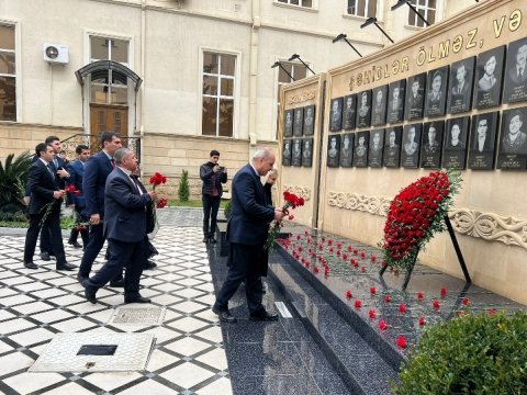 UNEC-də 20 Yanvar şəhidlərinin xatirəsi anılıb