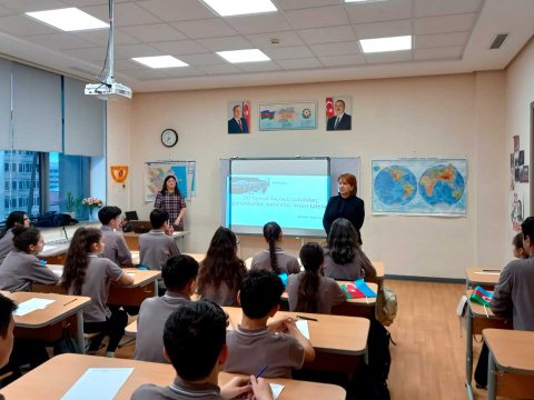 İdarə müdiri 20 Yanvara həsr olunmuş xüsusi dərsləri izləyib