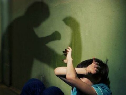 Azərbaycanda məktəbdə növbəti rəzalət: Müəllim şagirdi döyüb təhqir etdi