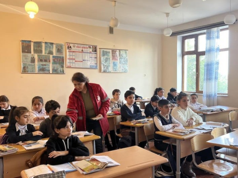 Məktəbli şagirdlərə mina təhlükəsinə dair təlim keçirilib