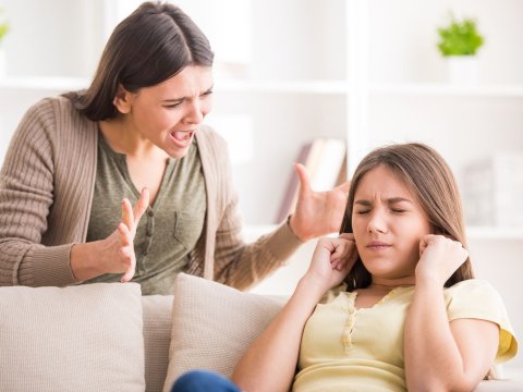 Abituriyentlərə psixoloji təzyiq göstərən kimlərdir?