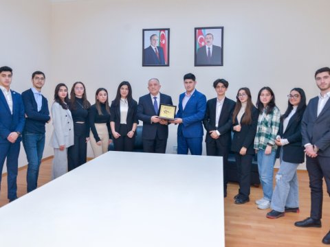 Rektor Tələbə Gənclər Təşkilatının idarə heyətinin üzvləri ilə görüşüb