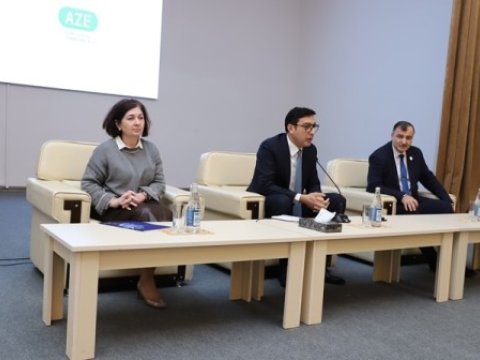 Gənclər və idman naziri tələbə gənclərlə görüşüb
