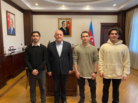 Rektor startapları ilə məşhurlaşan AzTU tələbələrini qəbul edib