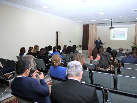 Yeni təyin olunmuş direktorlar üçün təlimlər başladı