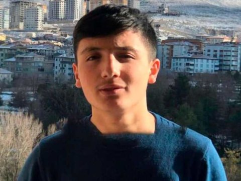 Zəlzələdə həlak olan tələbə Gədəbəydə dəfn olundu