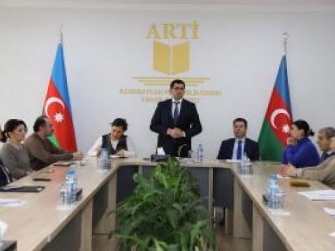 Botanika İnstitutunun əməkdaşları kurikulum müzakirəsində...