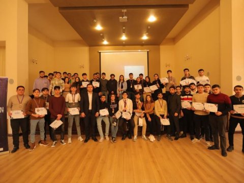 UNEC komandası “CoolBrain” intellektual oyunun qalibi oldu