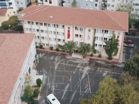 İstanbulda riskli hesab olunan məktəblərdə dərslər dayandırılıb