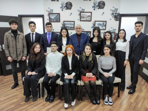 Rektor yüksək nəticə göstərən tələbələrlə görüşdü