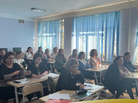 “Refleksiv müəllim” layihəsi üzrə seminarlar davam edir