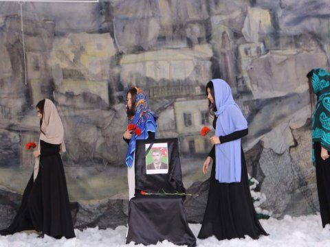 Məktəblilər Xocalı soyqırımını səhnələşdirdilər