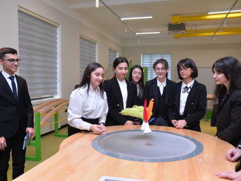 Uşaq səfirlər “STEAM İnnovasiya Mərkəzi”ndə...