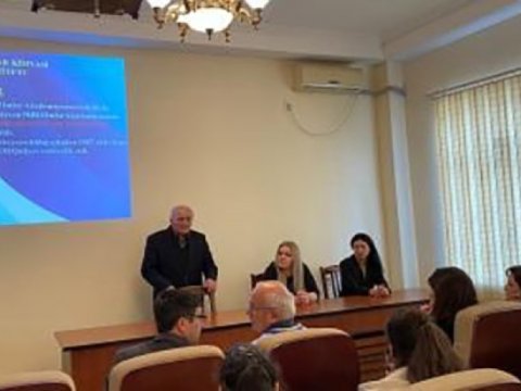 Məktəblilər Aşqarlar Kimyası İnstitutuna ekskursiya ediblər