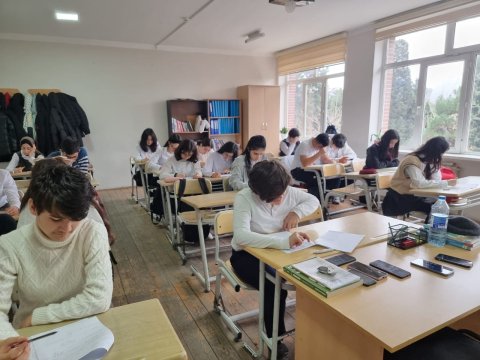 Bıçaqlanma baş vermiş məktəbdən xəbər var