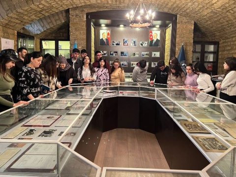 Mühəndislik fakültəsinin tələbələri UNEC Muzeyində