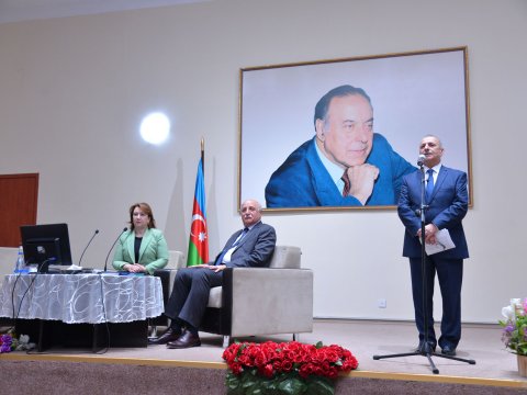 Bakıda tanınmış pedaqoqla görüş keçirilib  