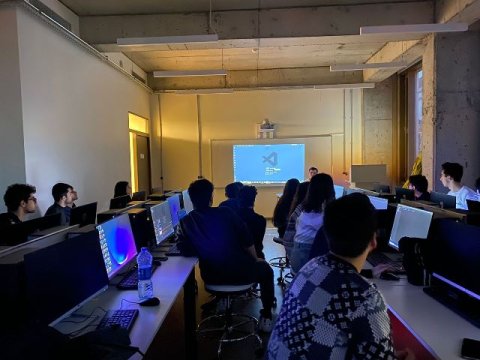 UNEC tələbələri üçün proqramlaşdırma təlimləri keçirilir