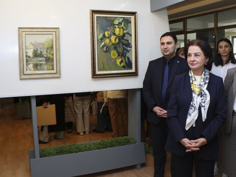 Universitetdə müəllimlərin rəsm sərgisi keçirildi