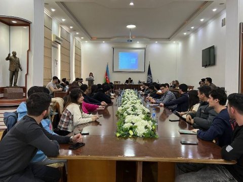 İqtisad Universitetində dəyirmi masa keçirilib
