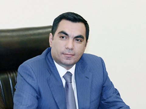 Rektorun qapısına papaq ATDILAR - FOTO